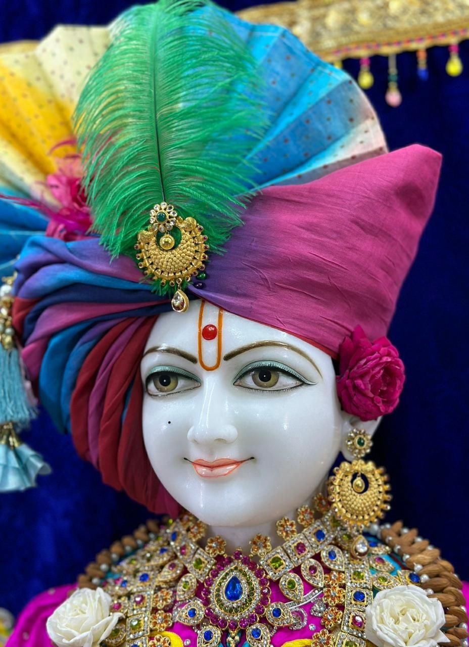 Swaminarayan murti with jeweled turban