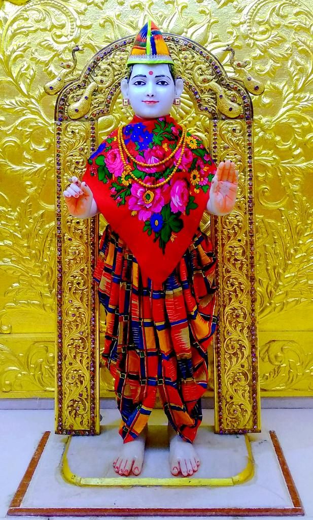 Swaminarayan statue in vibrant attire