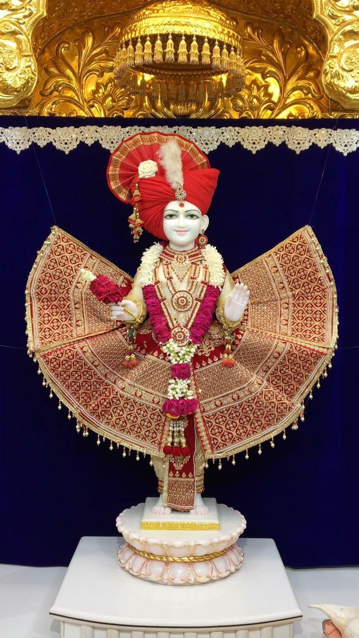 Swaminarayan murti adorned with flowers