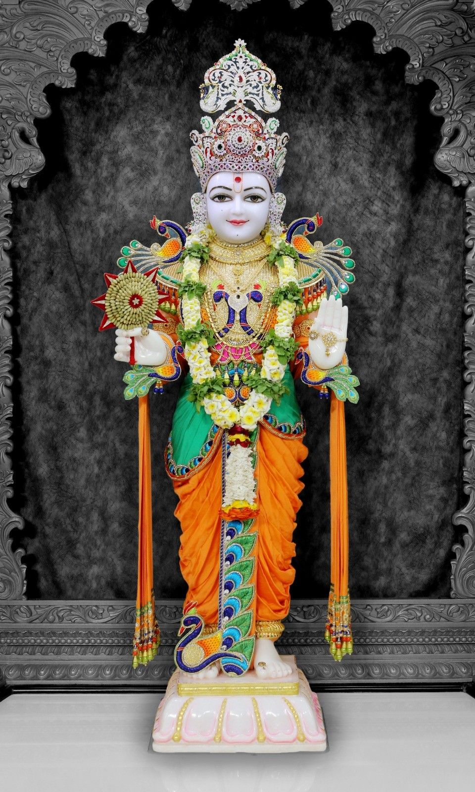 Swaminarayan Bhagwan radiant statue temple