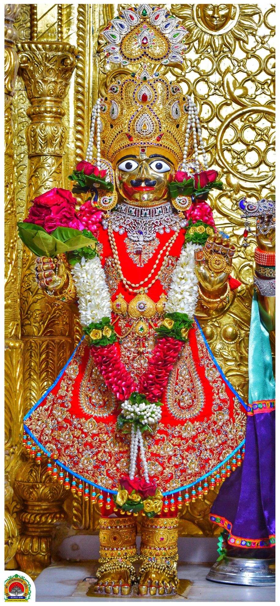 Swaminarayan Bhagwan adorned with flowers