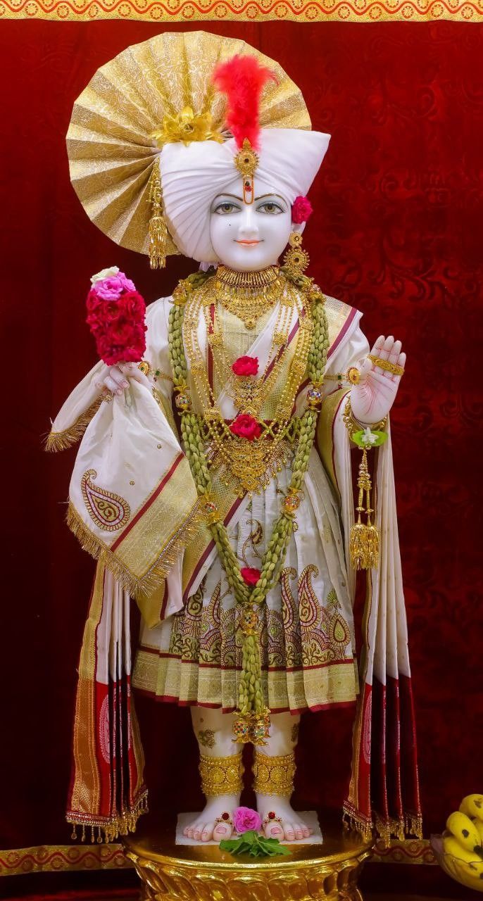 Swaminarayan Bhagwan with floral offering