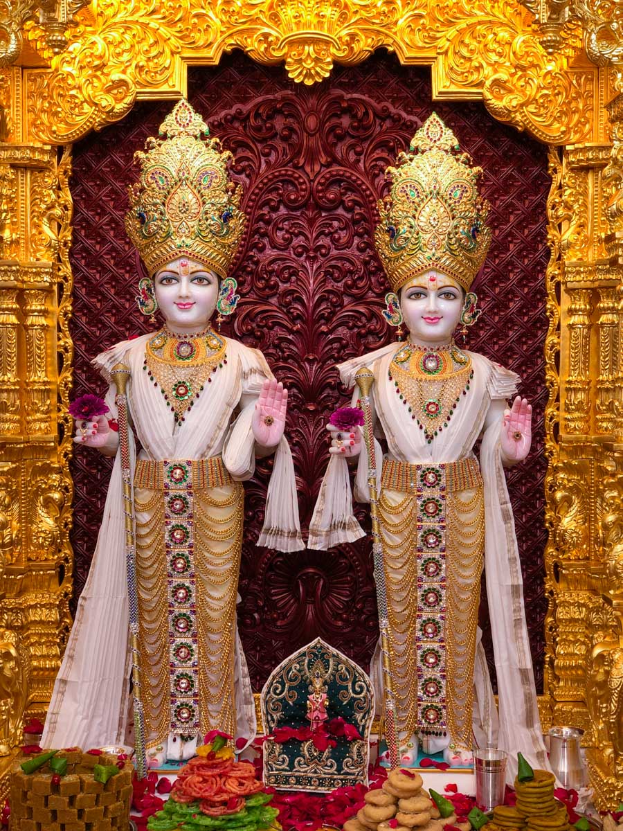 Swaminarayan murtis temple devotional image