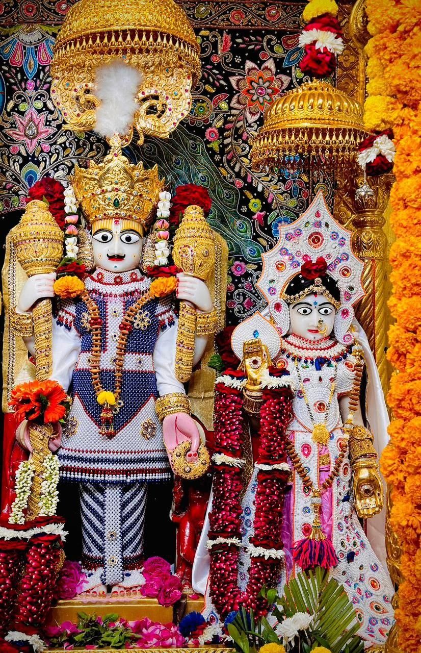 Swaminarayan murtis adorned with gold flowers