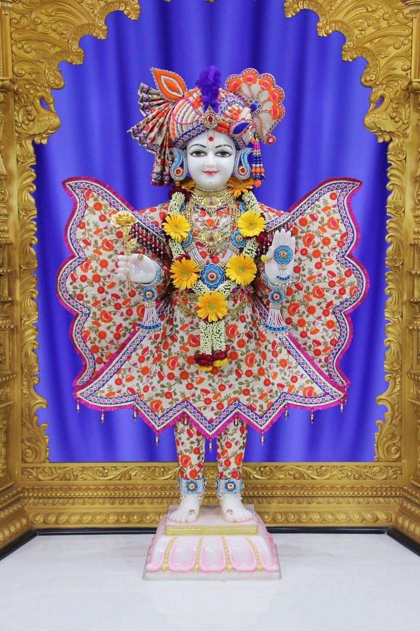 Swaminarayan Bhagwan in floral attire