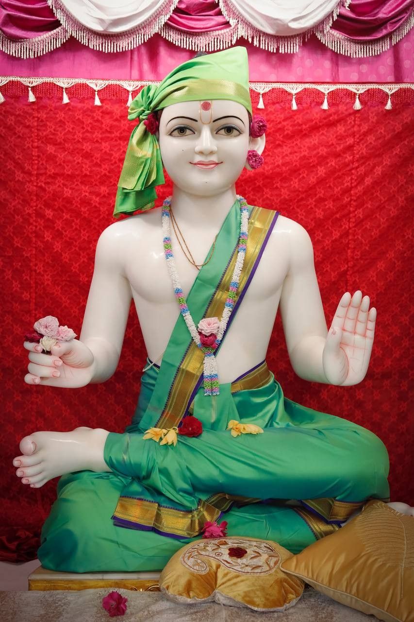 Swaminarayan statue in peaceful pose