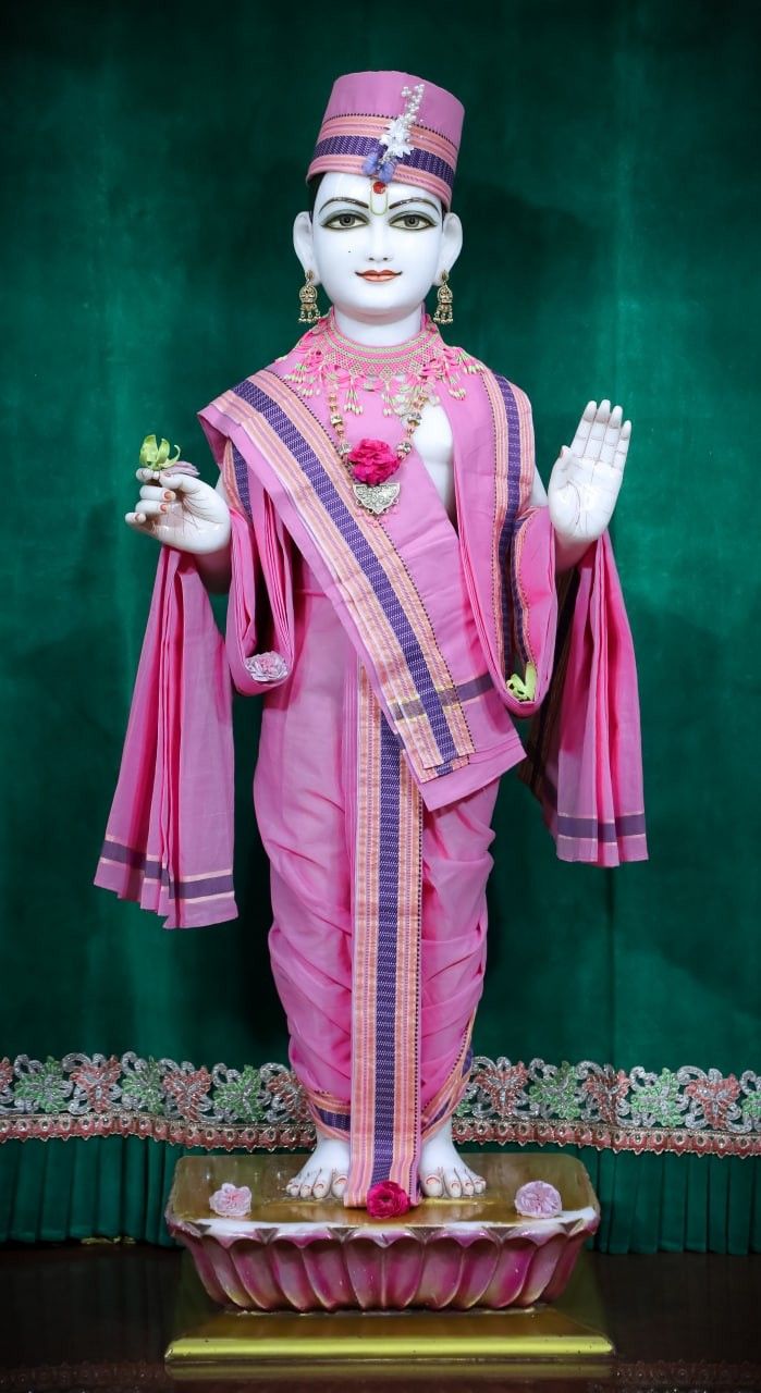 Swaminarayan statue in pink attire