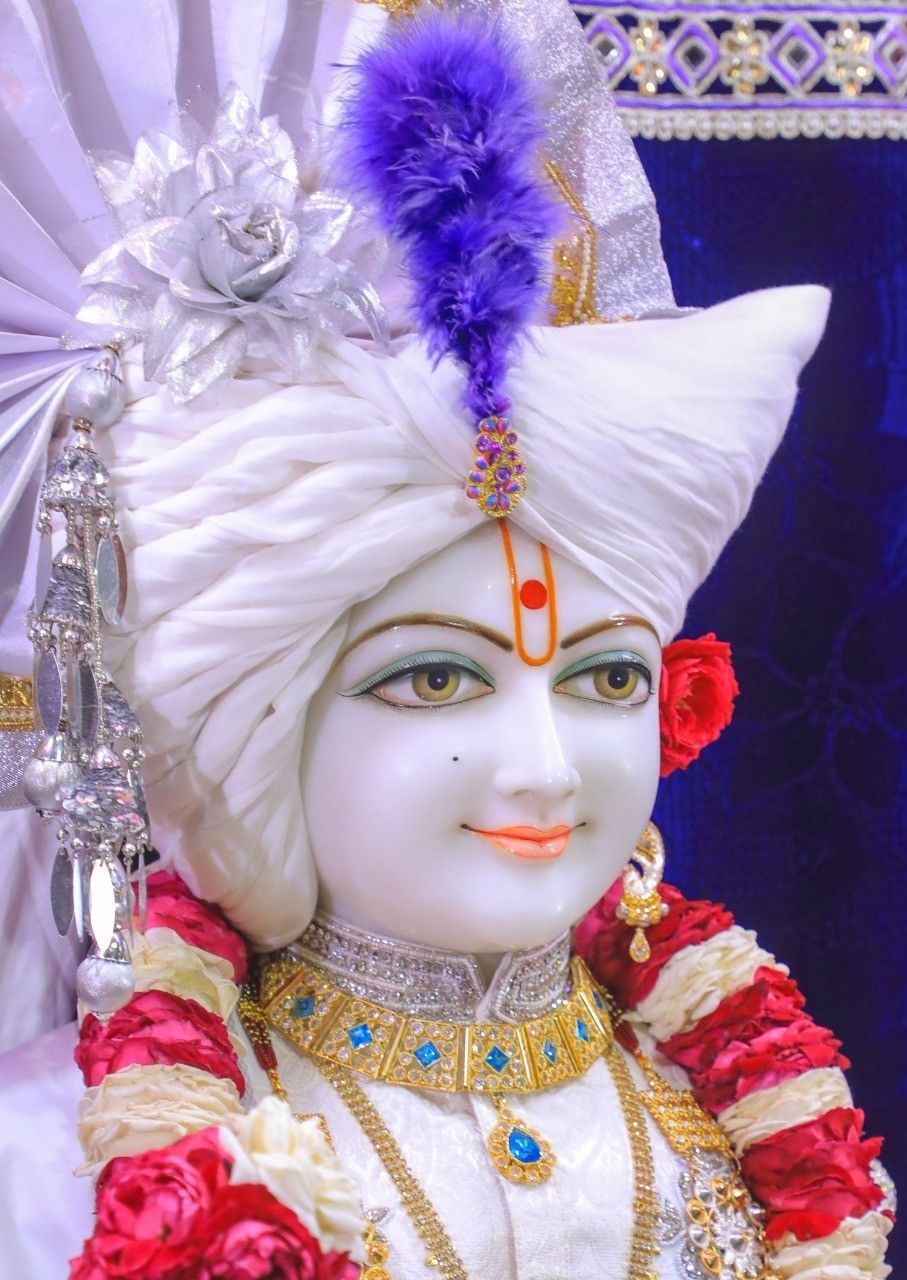 Swaminarayan idol with peaceful expression