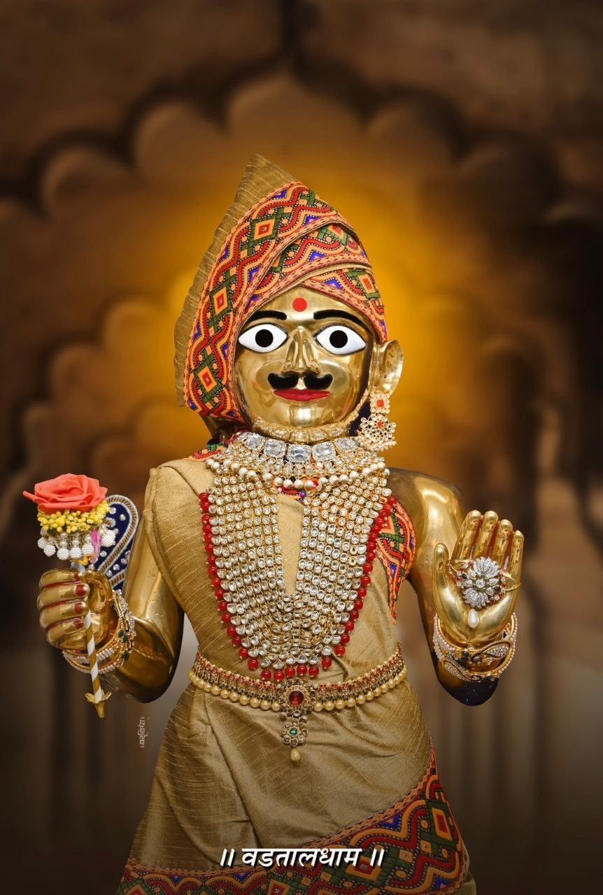 Swaminarayan adorned in gold jewelry