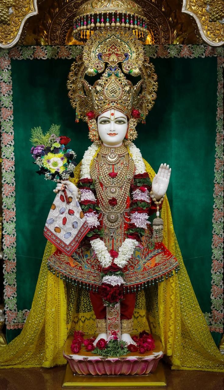 Golden Swaminarayan statue with blessings