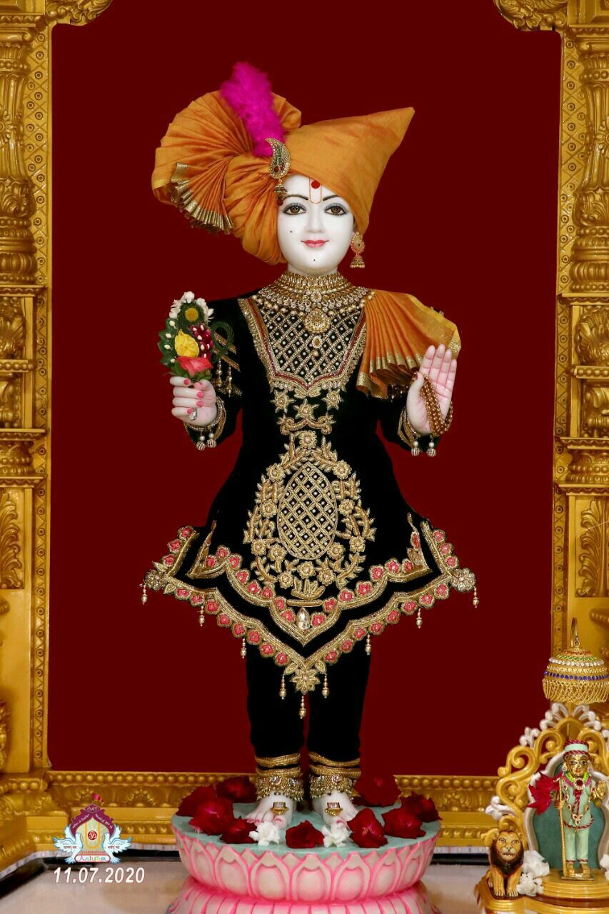 Swaminarayan Bhagwan in ornate attire