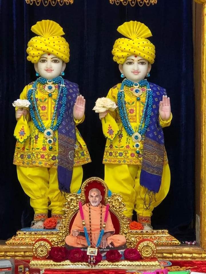 Swaminarayan murtis with guru blessing.