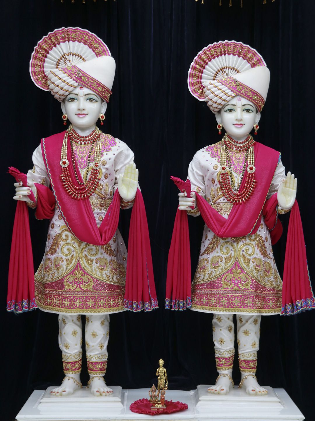 Swaminarayan statues in golden attire
